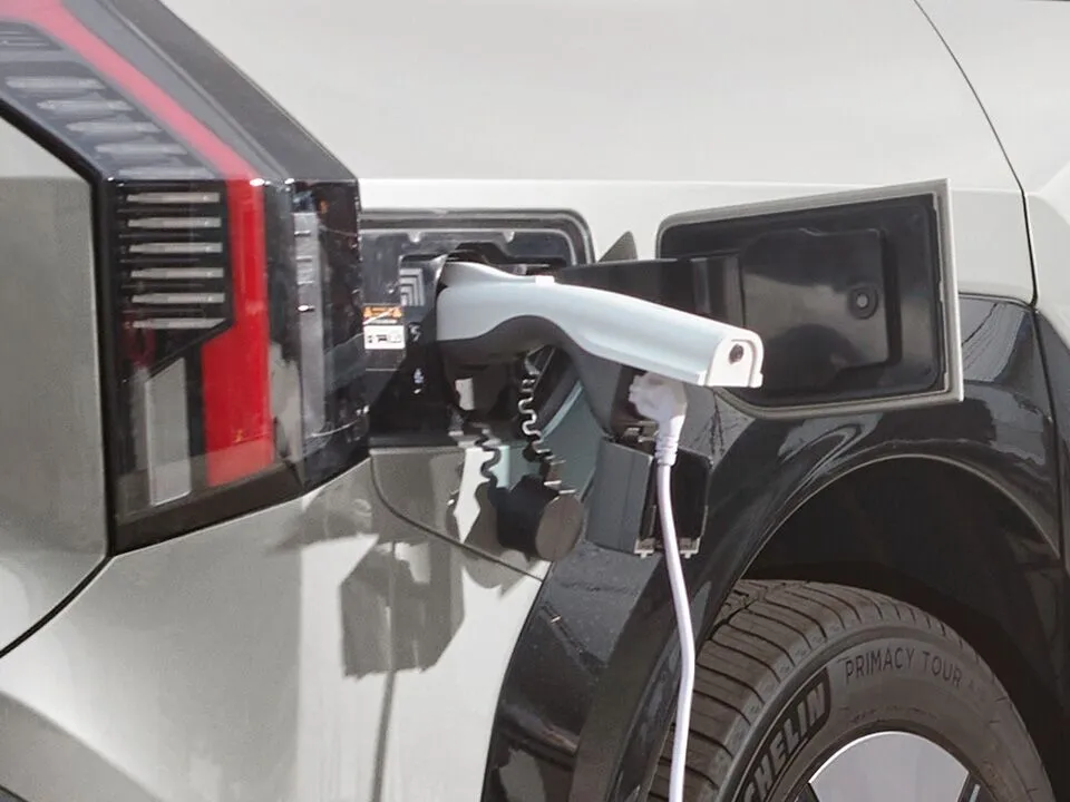 Indoor/outdoor V2L (Vehicle to Load)